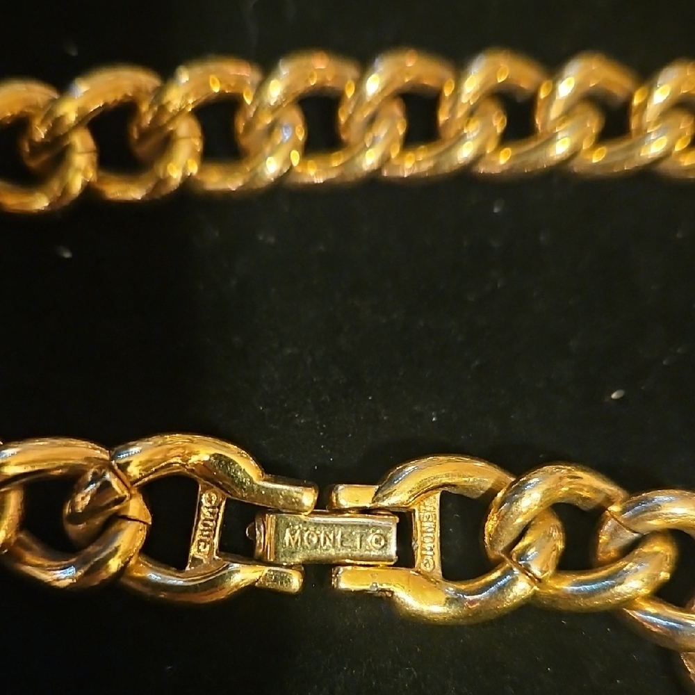 Monet Crescent Necklace with Interlaced Accent. - Picture 4 of 4